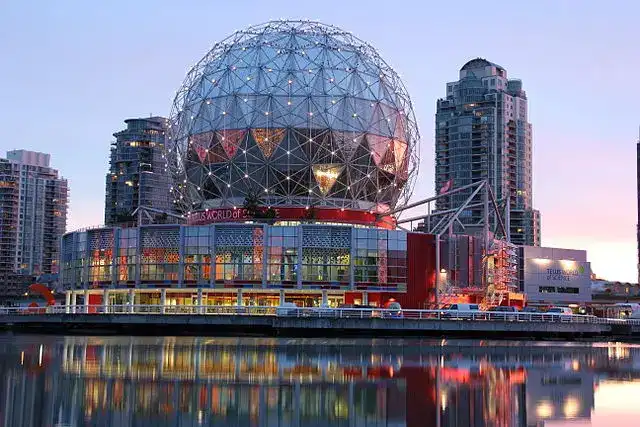 ساختمان به شکل توپ در ونکوور کانادا