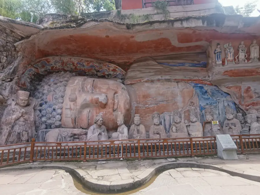 تصویر مجسمه‌های غول‌پیکر بودا در Dazu