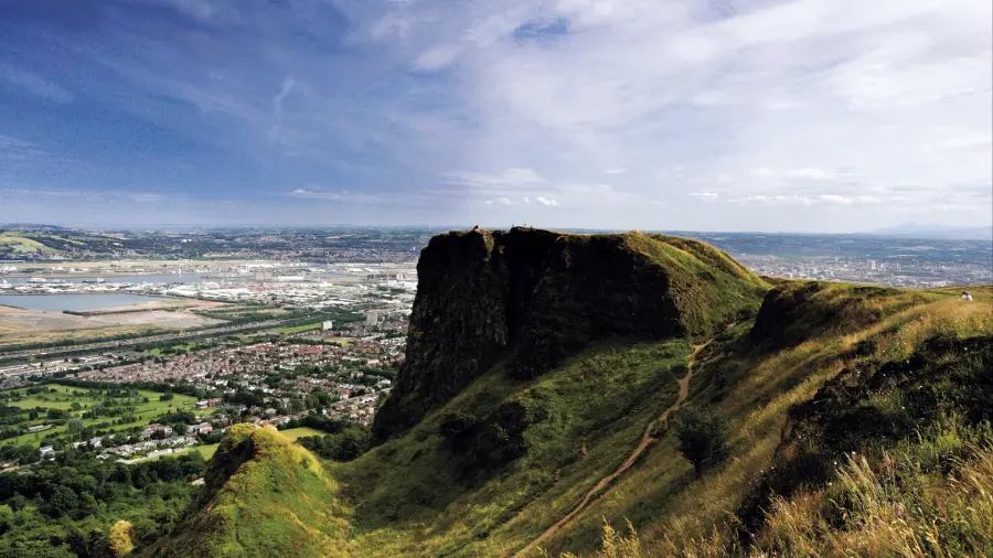 تصویر پارک کوه کیو (Cave Hill Country Park)