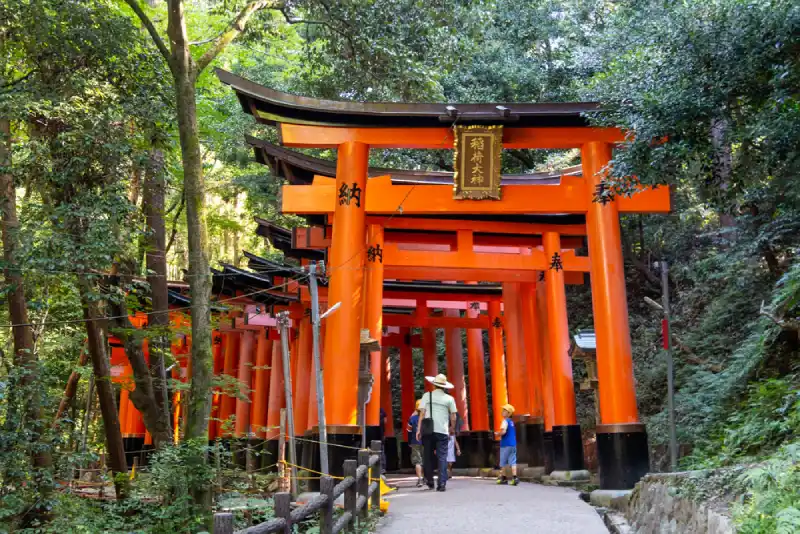 تصویر معبد فوشیمی ایناری (伏見稲荷大社) - Fushimi Inari Shrine