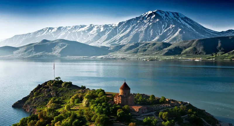 تصویر دریاچه سوان (Lake Sevan)