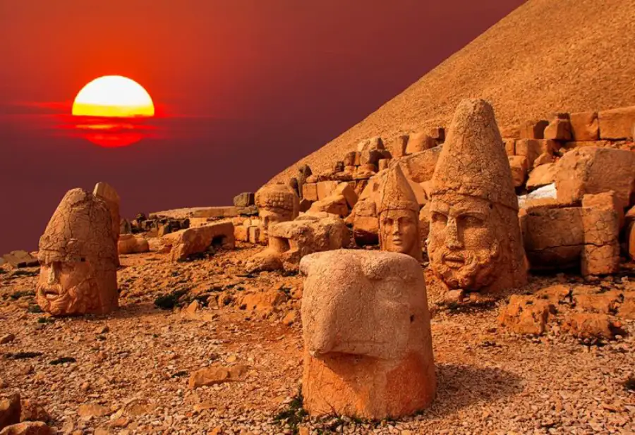 تصویر کوه نمرود (Mount Nemrut)