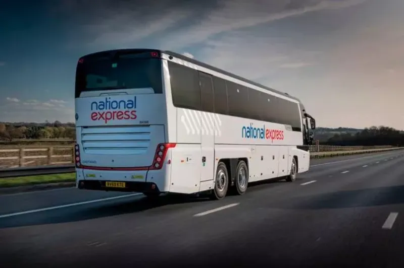 تصویر اتوبوس‌های شرکت نشنال اکسپرس (National Express)