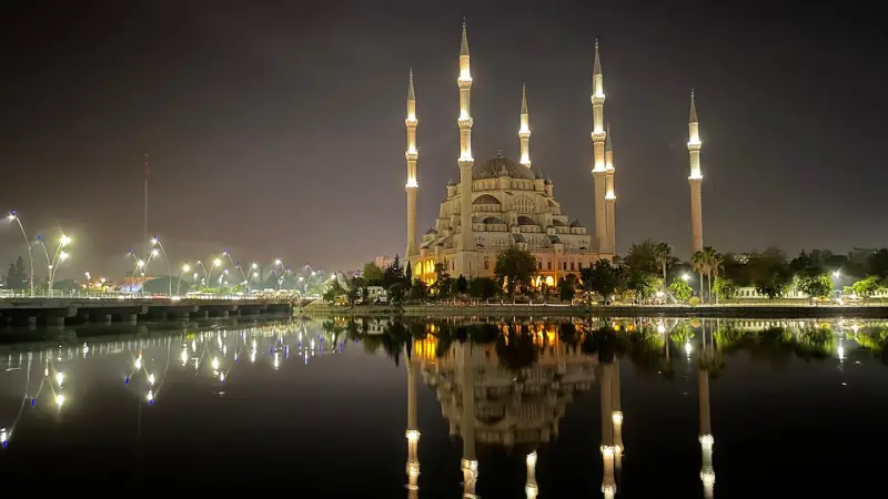 تصویر مسجد سابانجی (Sabancı Merkez Camii