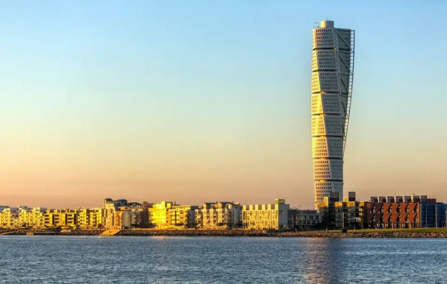 تصویر تورنینگ تورسو (Turning Torso)