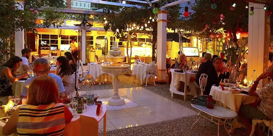 تصویر رستوران سیکرت گاردن (Secret Garden Restaurant)